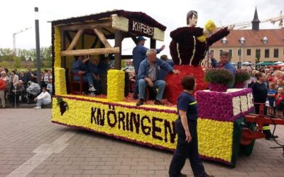 Knöringen bei Gartenschau-Blumenkorso dabei